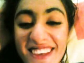 Bhabhi indiana mostra seus seios na webcam