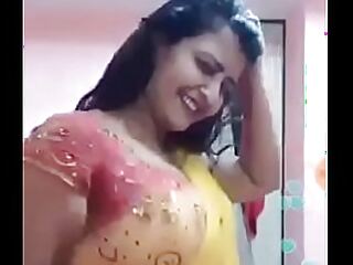 Les dames indiennes tombent en beauté dansent http://www.escortsinsurat.com