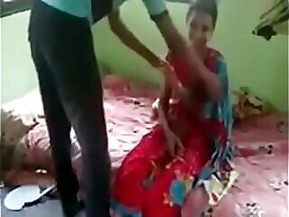 أداء رقص ساخن لفتاة هندية في الصحراء العربية لا يترك الكثير للخيال. شاهد الفيديو الساخن على indiansxvideo.com.