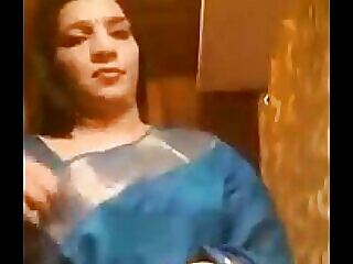 Indian housewife Kalpana gives a great blowjob